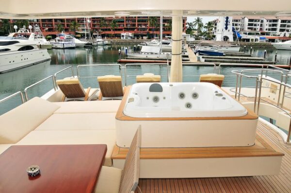 Azimut 105 - Image 2