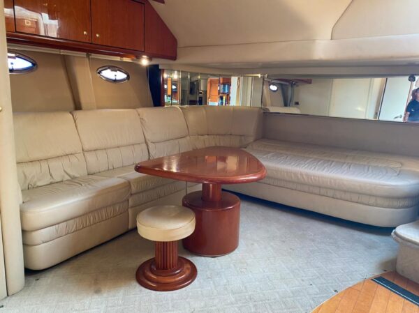 Sea Ray 55 Sundancer - Image 7
