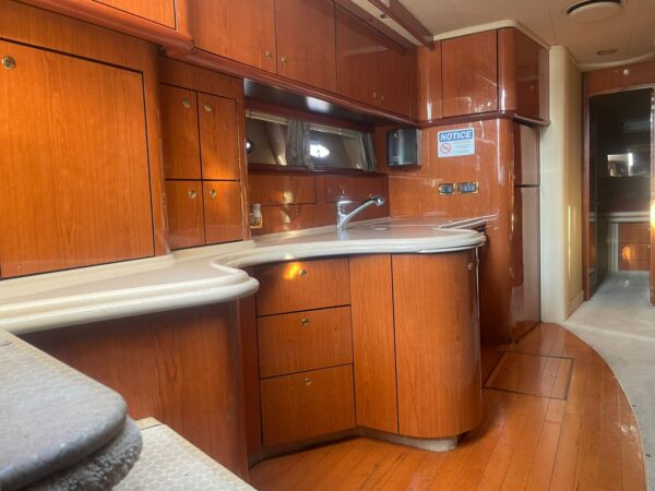 Sea Ray 55 Sundancer - Image 8